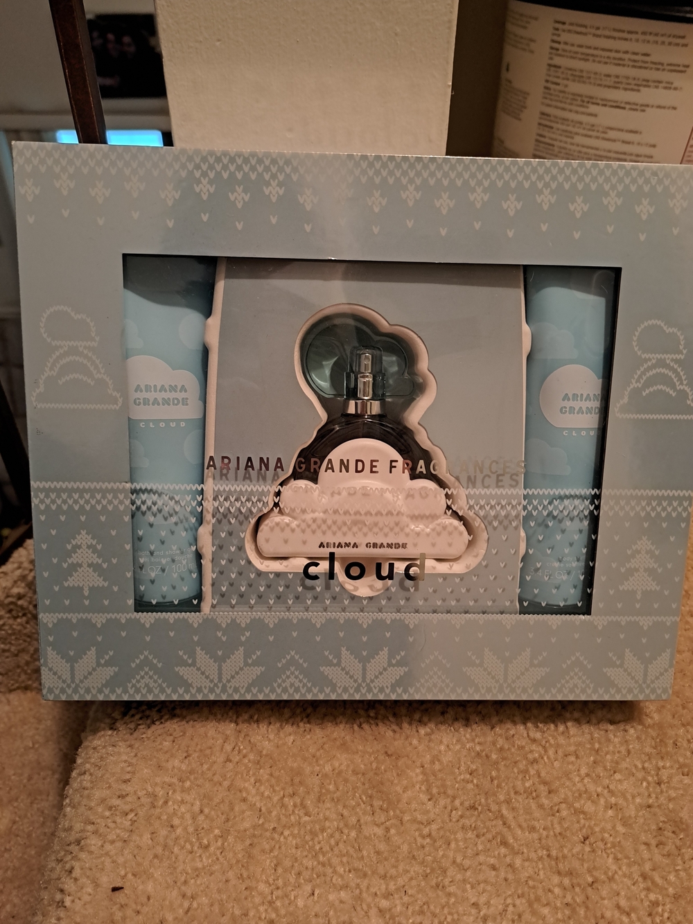 Ariana Grande Cloud Gift Set in Light Blue Packaging
